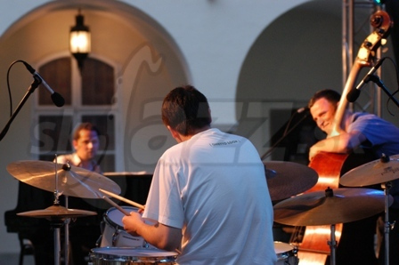 ROBERT BALZAR TRIO