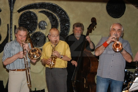 HRÁ SA UNPLUGGED, AKO KEDYSI