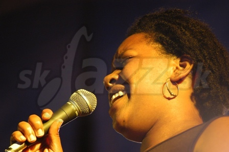  LALA TIANA MALEOMBHO