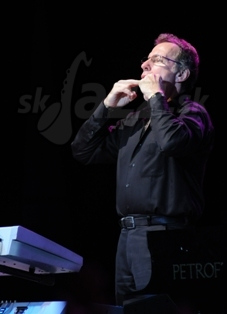 YARON POVZBUDZUJE PUBLIKUM