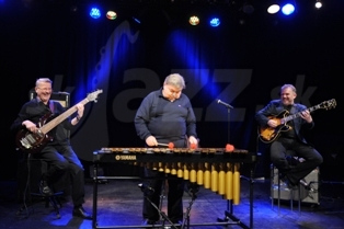  BOSKO PETROVIC TRIO