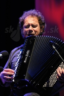  FAUSTO