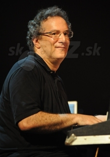 URI CAINE