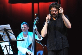  ROBERT + DAN
