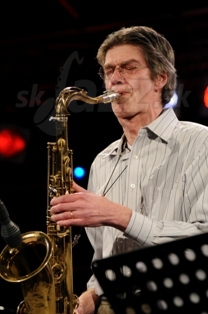  BOB