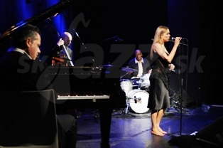  ANNA LAUVERGNAC QUARTET