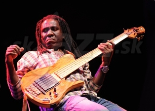 RICHARD  BONA
