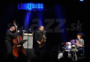  JERRY BERGONZI TRIO