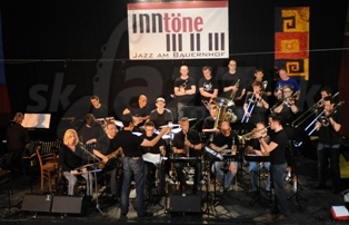BIG BAND CONNECTION