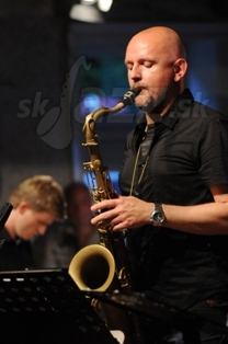  ADAM PIERONCZYK