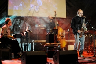  NICOLAS SIMION BAND