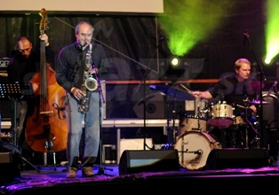  NICOLAS SIMION BAND