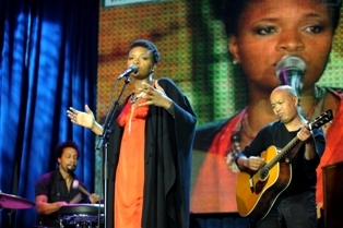 BRENNEN +  LIZZ  + ROBIN