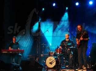  ZSOLT KALTENECKER TRIO
