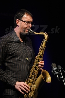  ROBERT