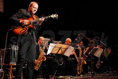 MATÚŠ A SAXOFÓNOVÁ SEKCIA