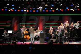  BEATS AND PIECES BIG BAND