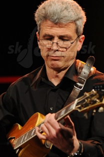 HELMUT 