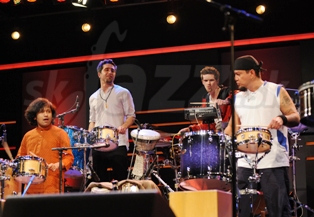  DRUMS UNITED