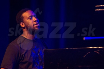 ROBERT GLASPER