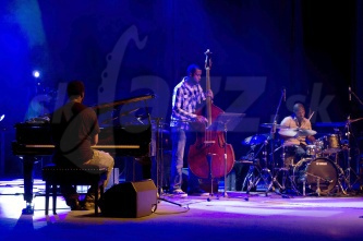  ROBERT GLASPER TRIO