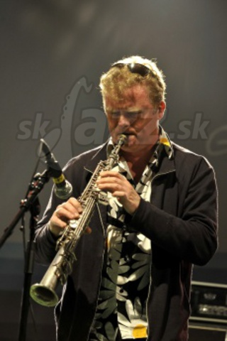  IAN BALLAMY 