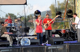  TERKA & GROOVE INN  