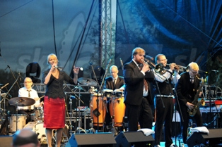  THE QUIET NIGHTS ORCHESTRA  