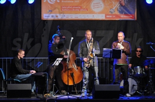  GROOVE BROTHERS  