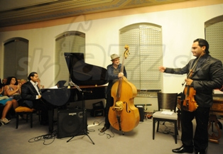  TRIO  