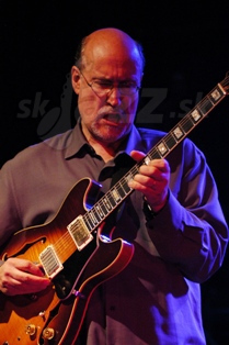  JOHN SCOFIELD  