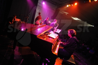  JAZZ PLAYS EUROPE LABORATORY  