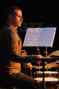  MARTIN VALIHORA  