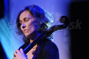  ASJA VALCIC  