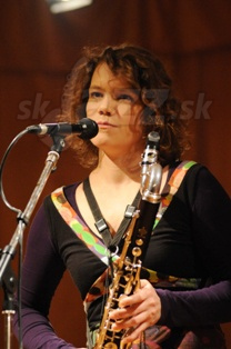  JULIA  