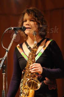  JULIA  
