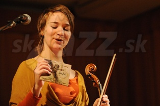  JUDITH A DEBUTOVÝ ALBUM  