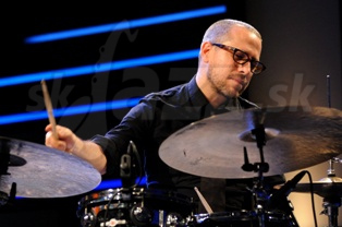  ZIV RAVITZ  