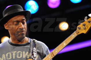  MARCUS MILLER  