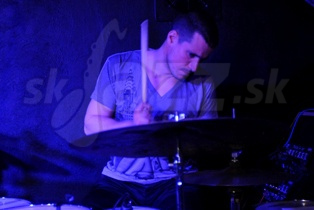  MARTIN VALIHORA  