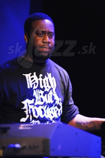  ROBERT GLASPER  