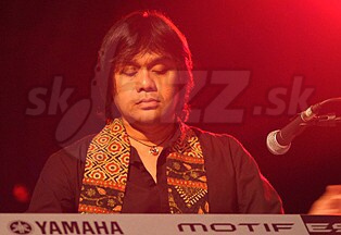  DWIKI DHARMAWAN  
