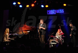  SUSI HYLDGAARD TRIO FEAT.J.ENDERS  