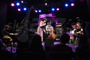  MALIA & BAND  