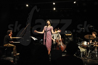  MALIA & BAND  