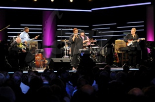  DIANNE REEVES & BAND  