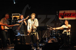  CROSSING BORDERS QUARTET  