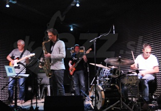  CROSSING BORDERS QUARTET  