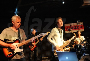  CROSSING BORDERS QUARTET  