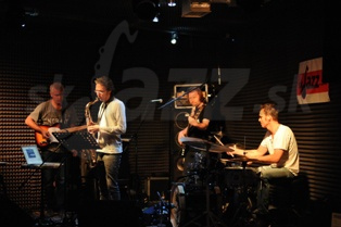  CROSSING BORDERS QUARTET  